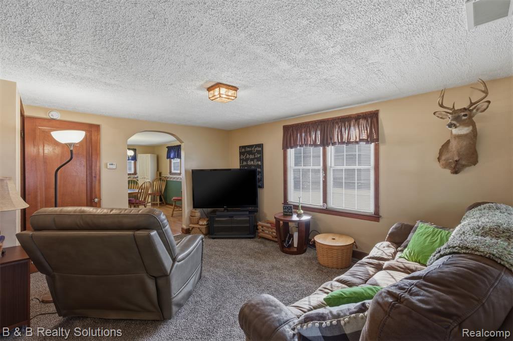 23644 East Main Street Armada, MI 48005 - Photo 3 of 50