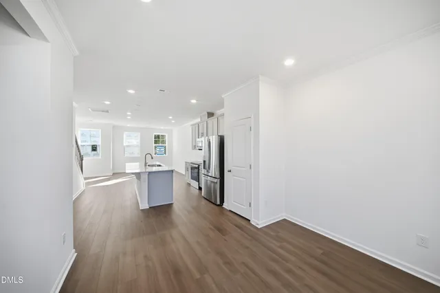 a view of empty room with window