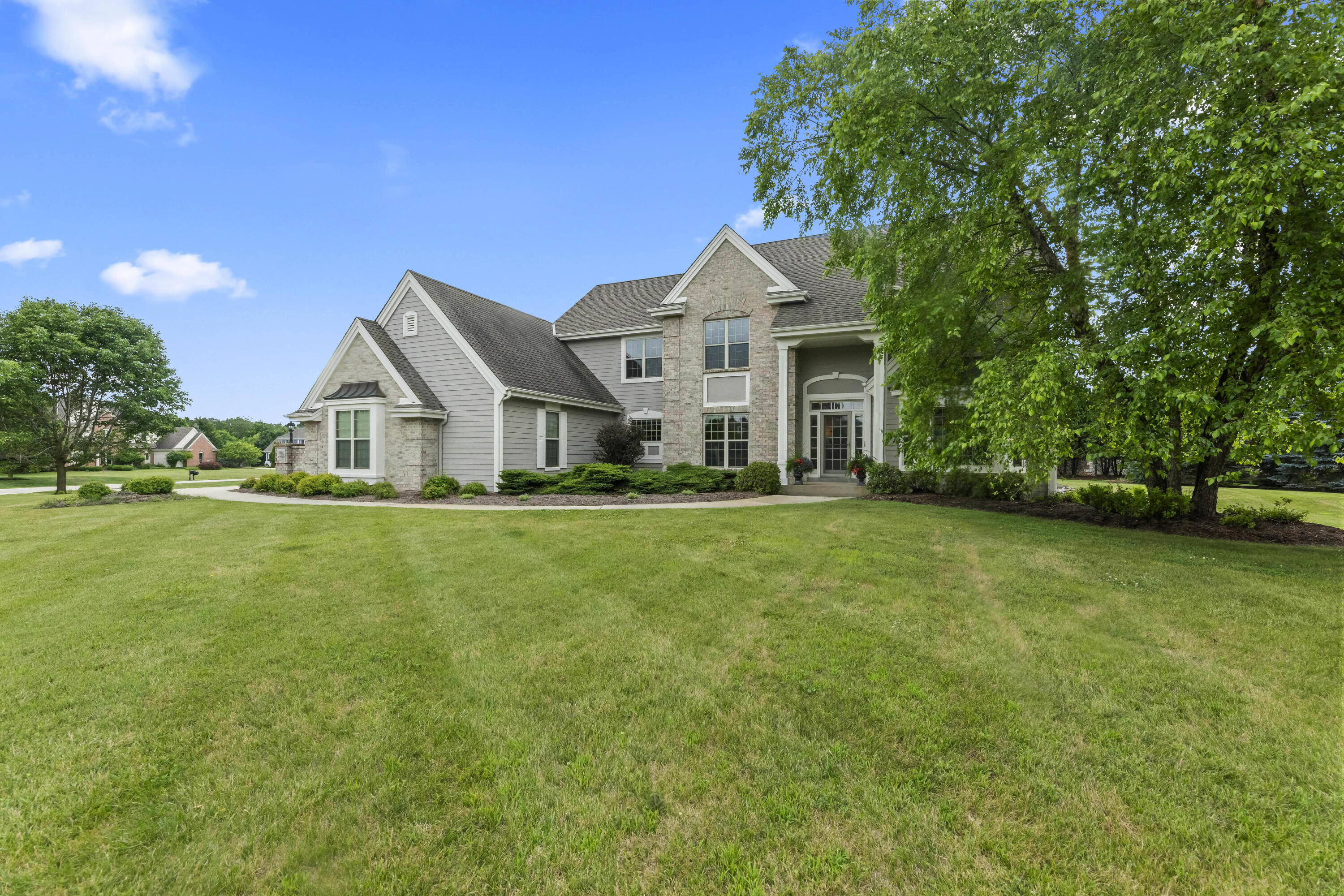 Welcome to your new home in prestigious SummerHill subdivision.