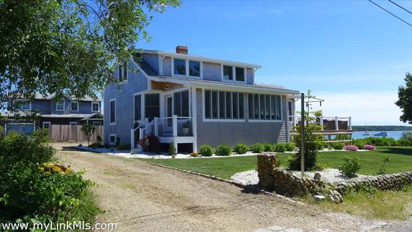 a view of a house with a yard and plants