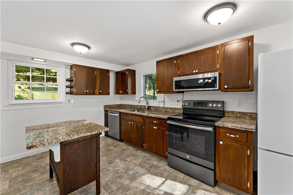 220 Amity Road Glenshaw, PA 15116 - Photo 7 of 44