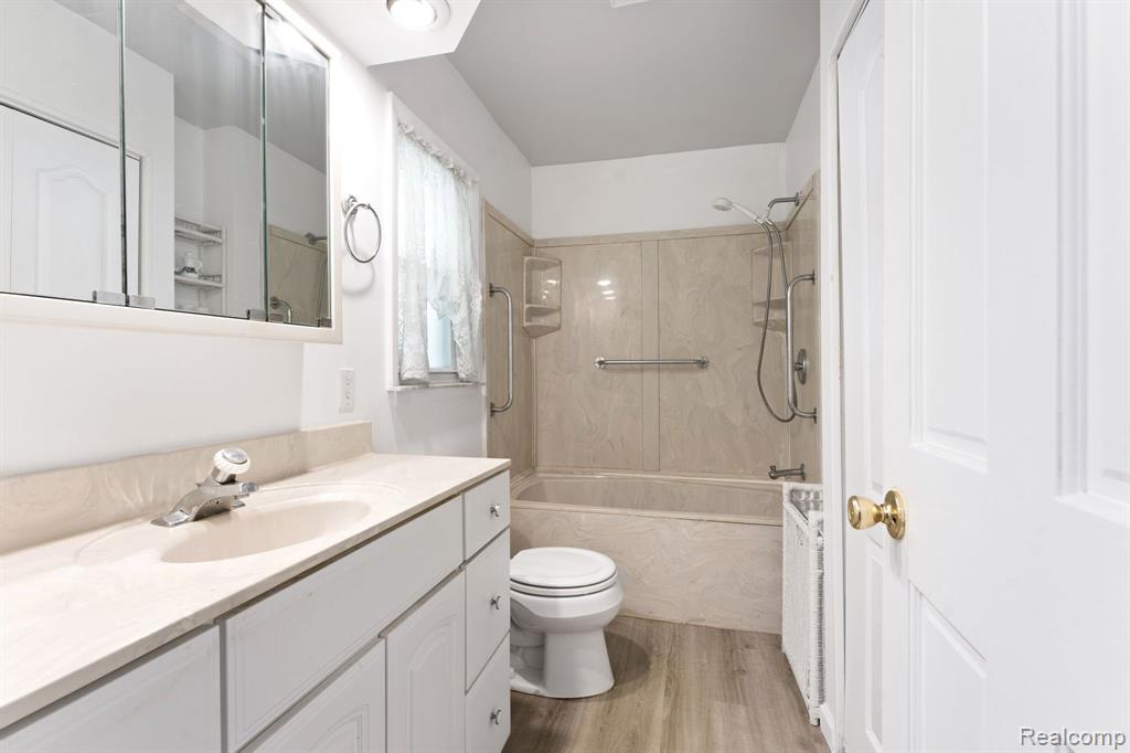 9120 Lake Road Grosse Ile, MI 48138 - Photo 20 of 37 Gallery Image 20