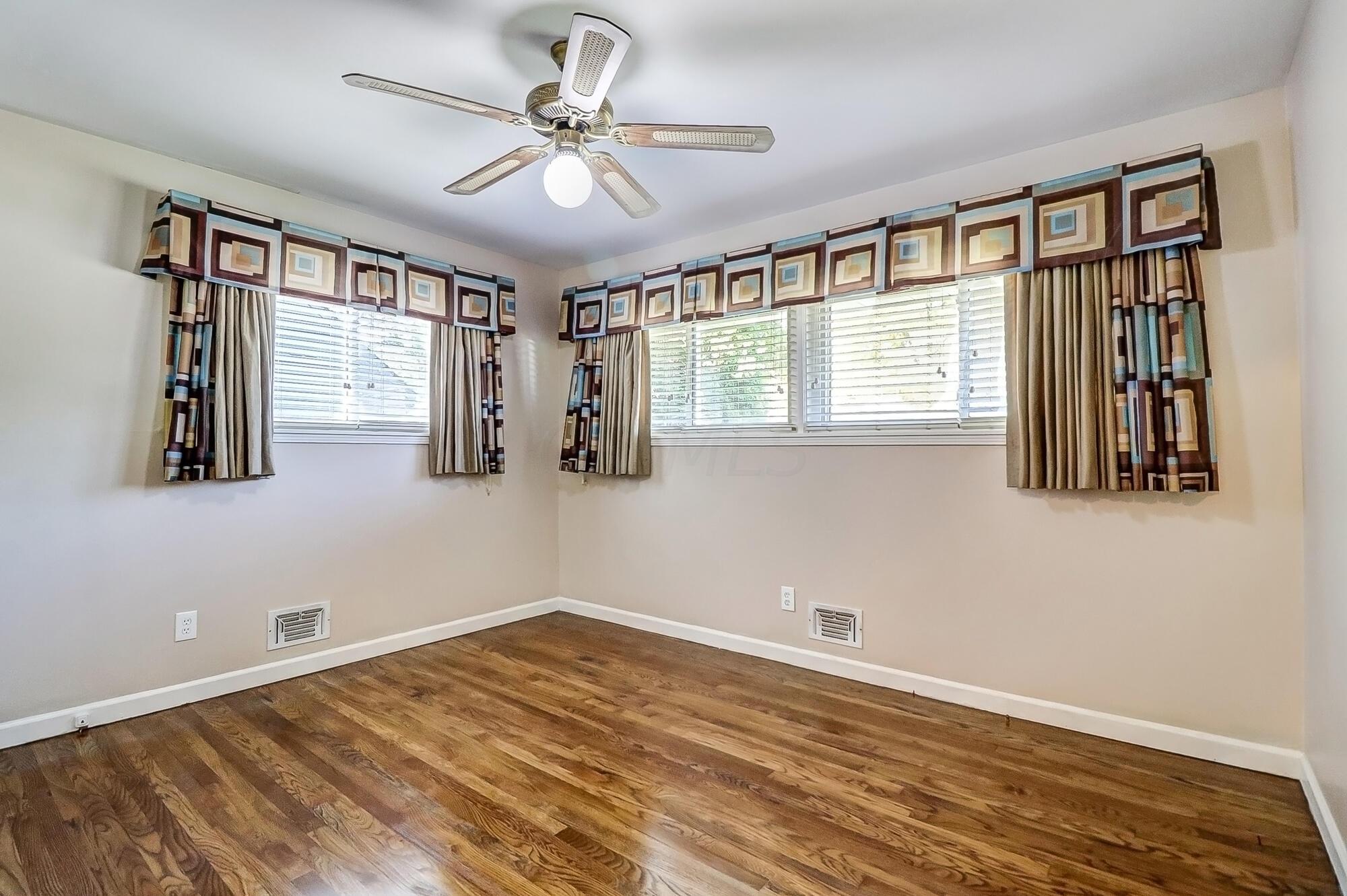 2939 Templeton Road Columbus, OH 43209 - Photo 22 of 33 Bedroom 1