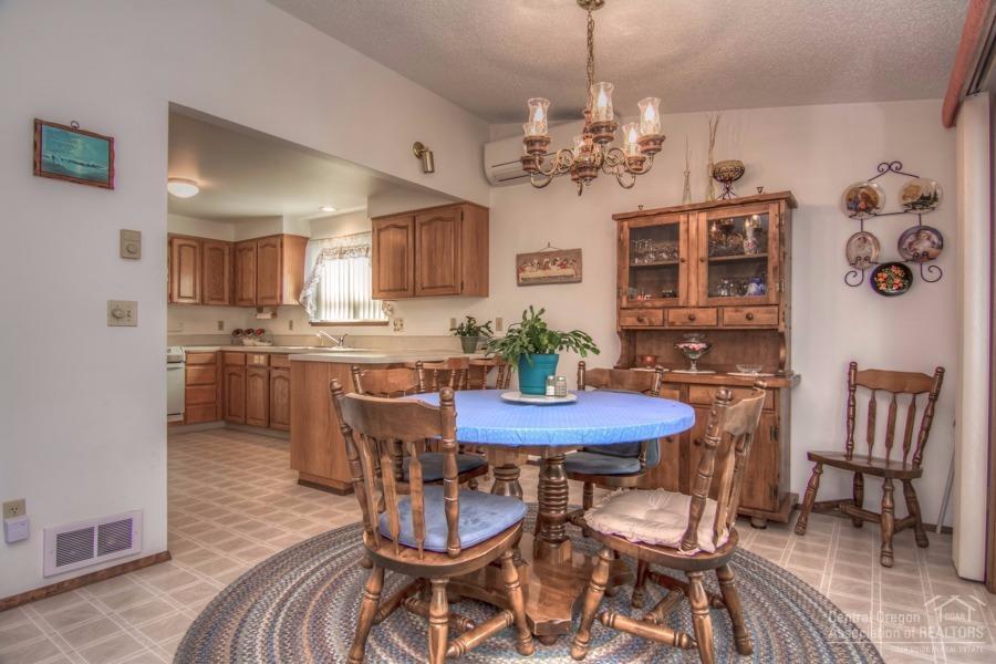 12601 Southeast Bridge Road Prineville, OR 97754 - Photo 11 of 25 Dining Room- approximately 10'4" x 11'3"