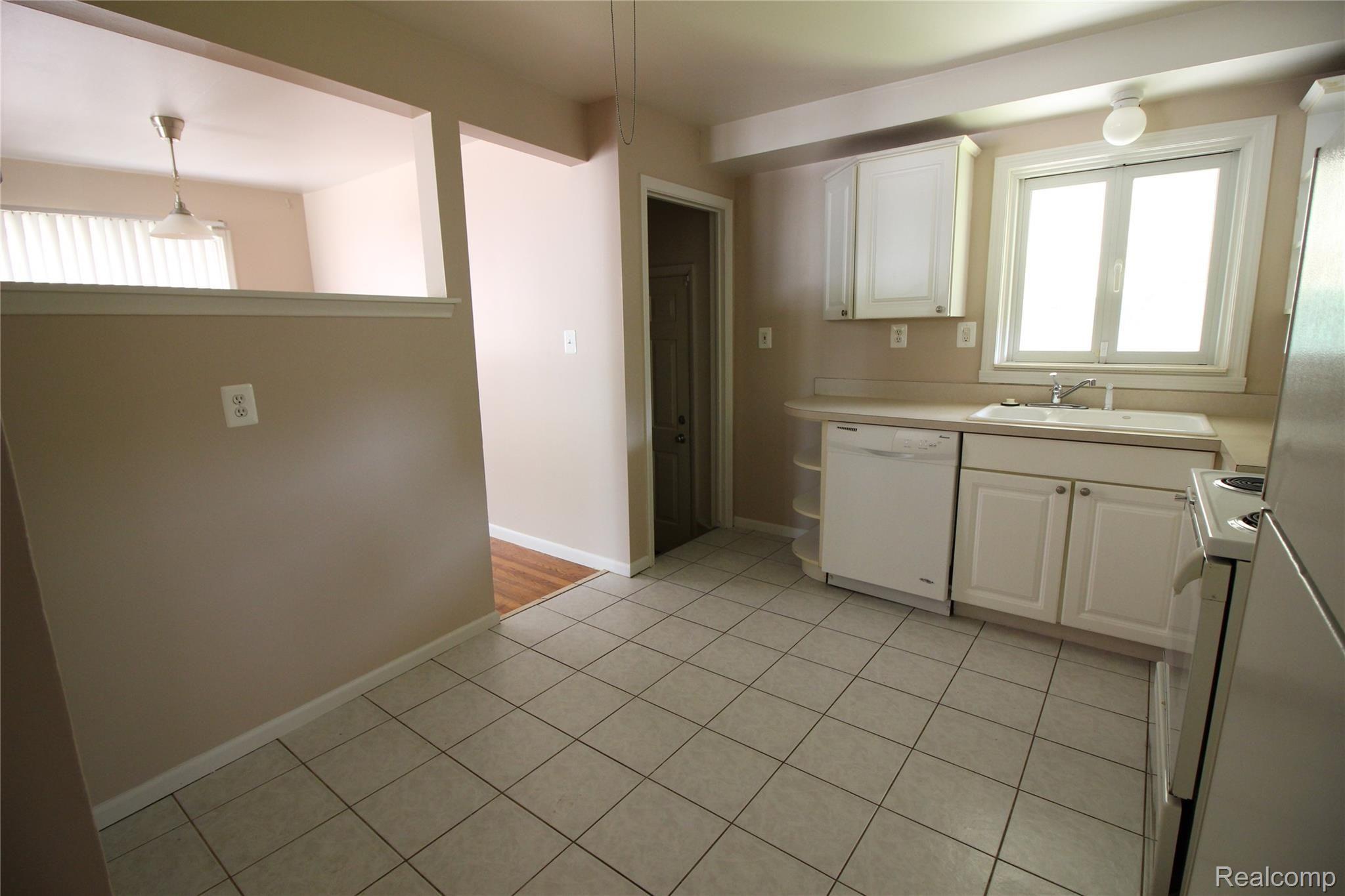 8067 Pardee Road Taylor, MI 48180 - Photo 11 of 31 IMG_7670.JPG