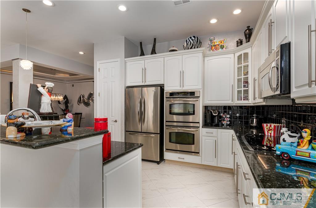17 Tamarack Road Monroe Township, NJ 08831 - Photo 9 of 35 Gallery Image 9