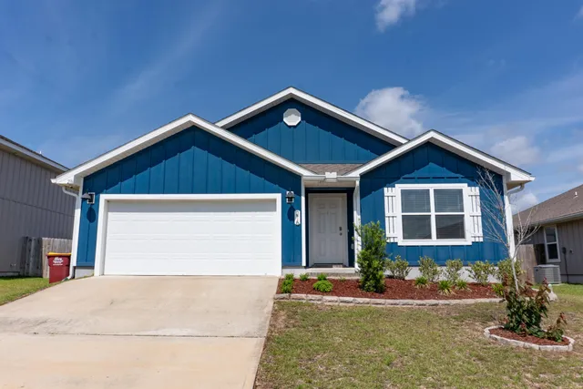 $2,100 | 216 Laurel Hl Street, Crestview, FL 32539
