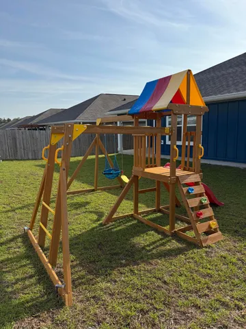 $2,100 | 216 Laurel Hl Street, Crestview, FL 32539