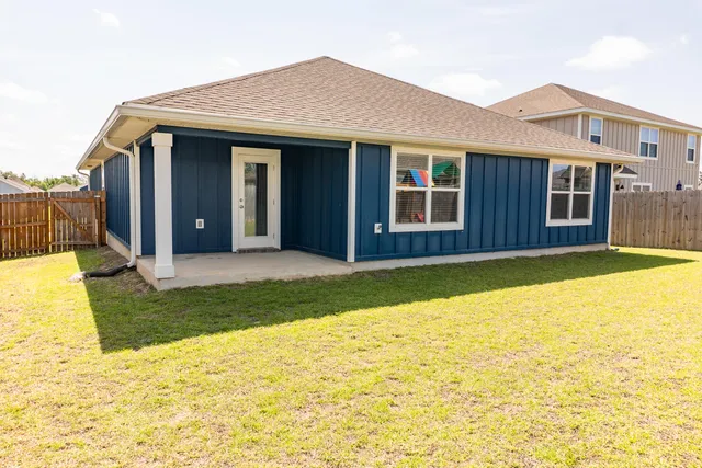 $2,100 | 216 Laurel Hl Street, Crestview, FL 32539