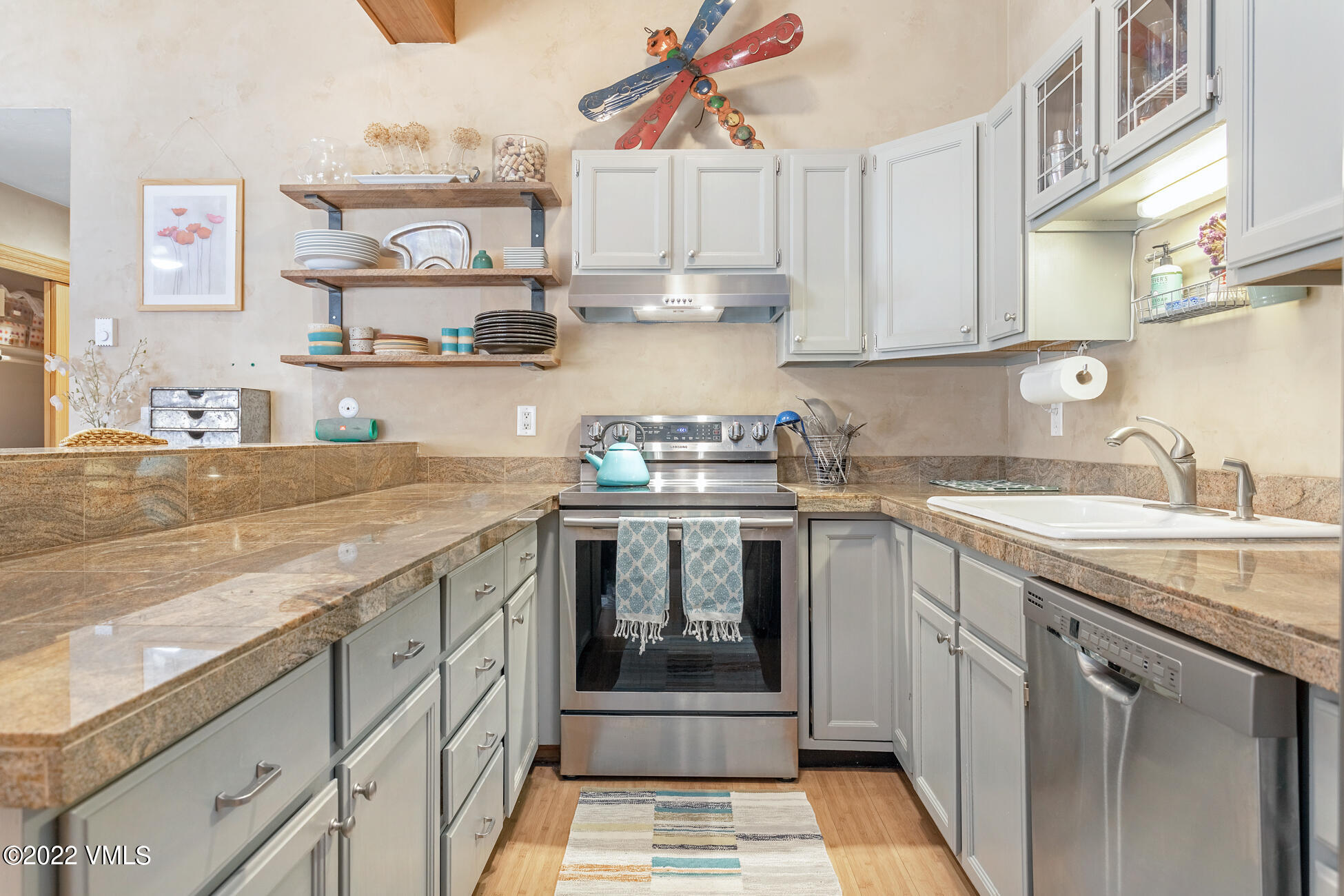 195 Gopher Road, Unit 39 Avon, CO 81620 - Photo 5 of 24 a kitchen with stainless steel appliances granite countertop a sink and cabinets