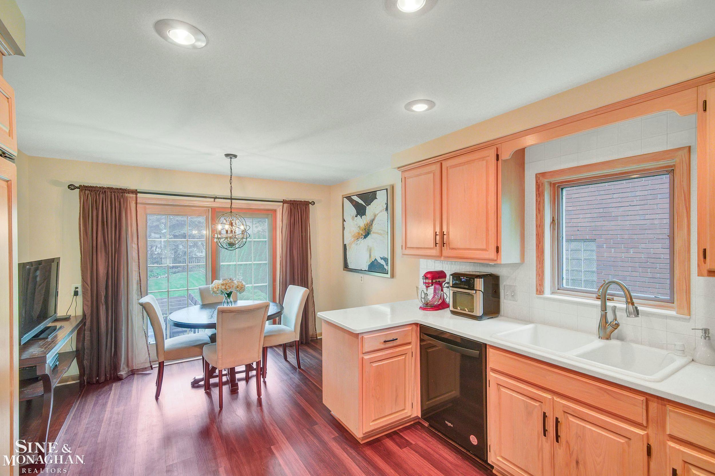 1886 Severn Road Grosse Pointe Woods, MI 48236 - Photo 6 of 38