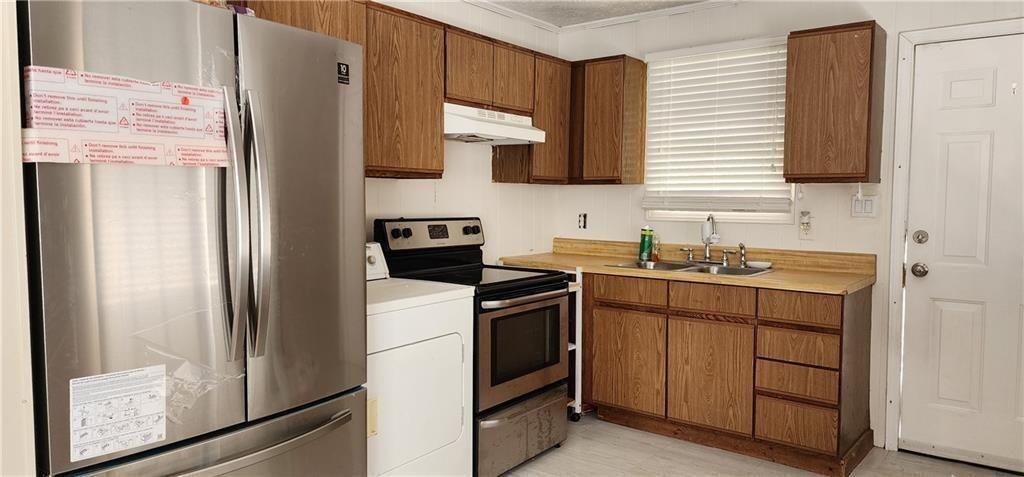 205 Glenview Terrace Winder, GA 30680 - Photo 22 of 31 a kitchen with a sink stove and refrigerator