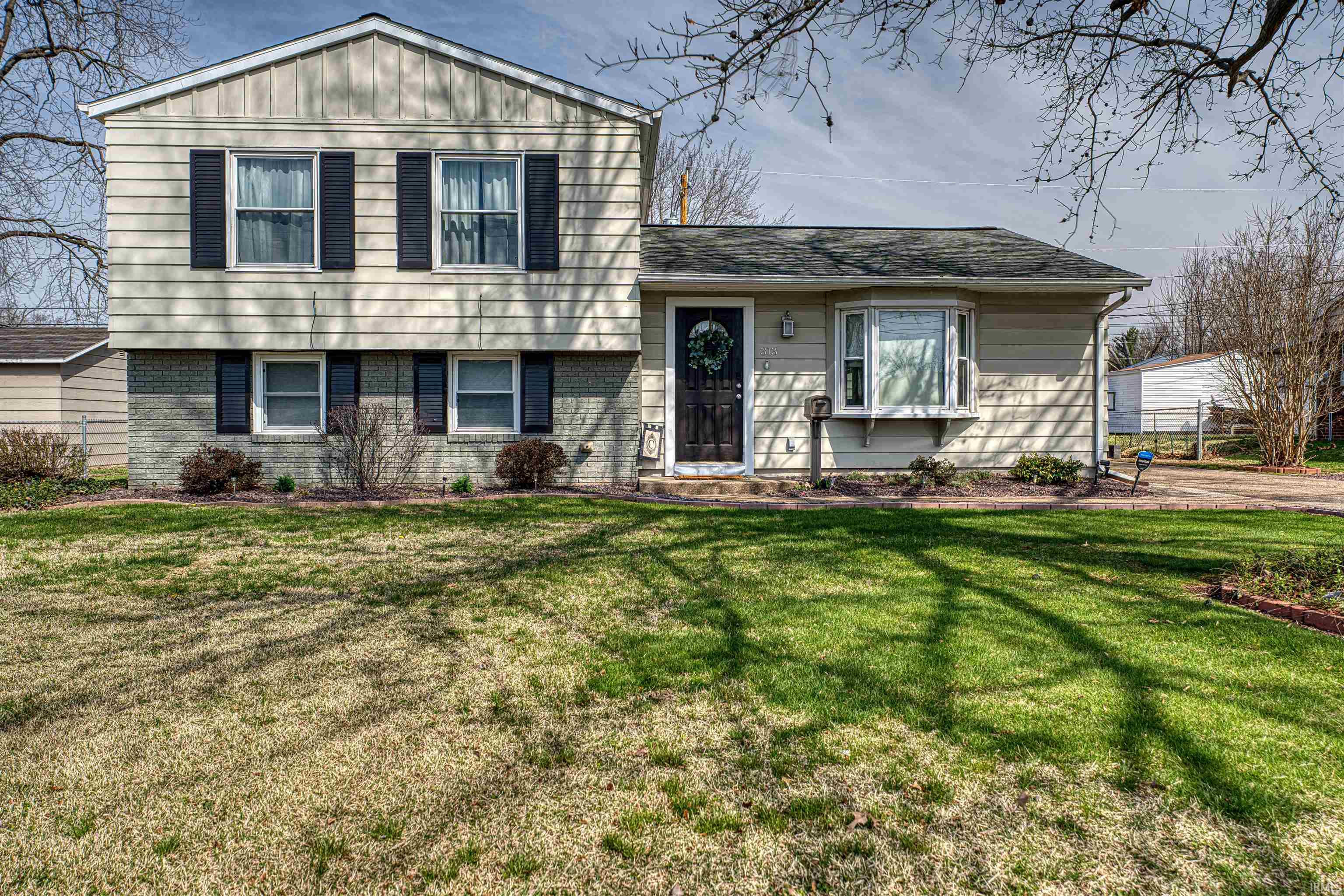 313 West Buena Vista Road Evansville, IN 47710 - Photo 1 of 36