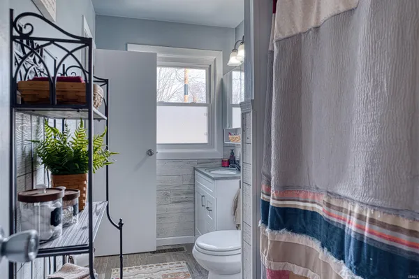 $249,500 | 313 West Buena Vista Road, Evansville, IN 47710