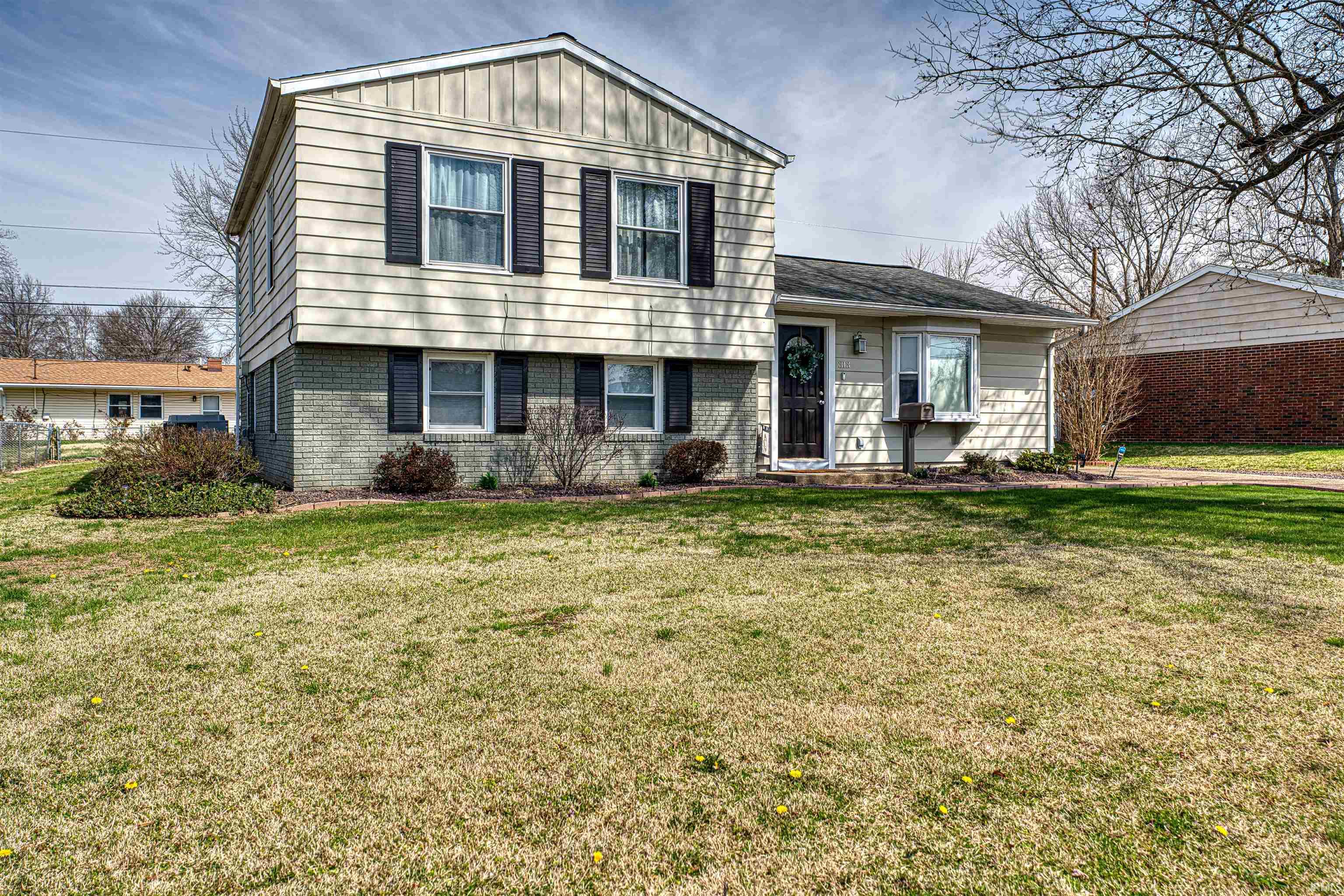 313 West Buena Vista Road Evansville, IN 47710 - Photo 2 of 36