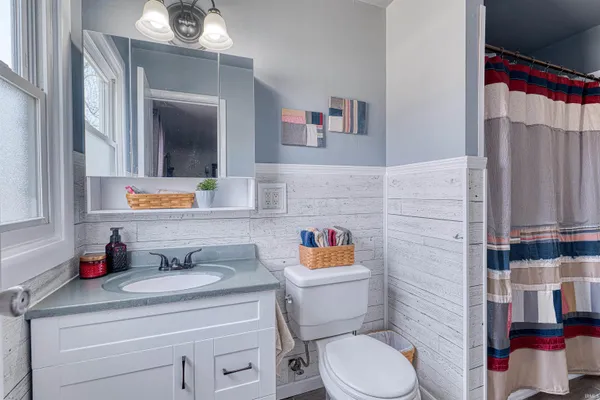 $249,500 | 313 West Buena Vista Road, Evansville, IN 47710