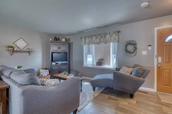 $249,500 | 313 West Buena Vista Road, Evansville, IN 47710