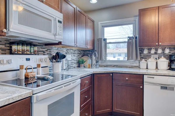 $249,500 | 313 West Buena Vista Road, Evansville, IN 47710