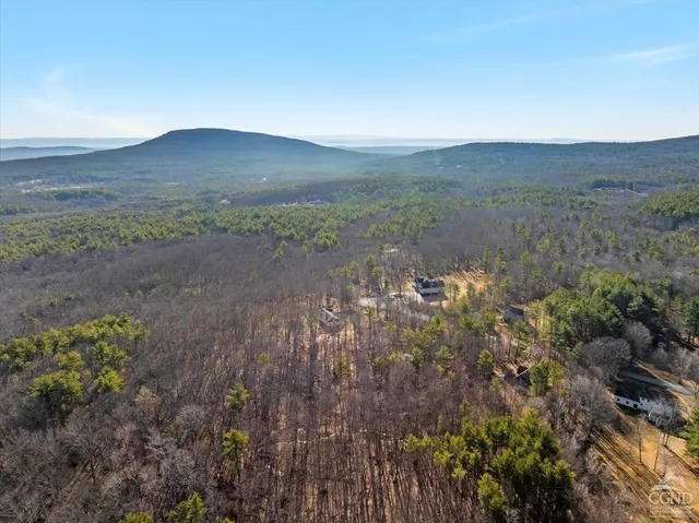 a view of a yard with a sink