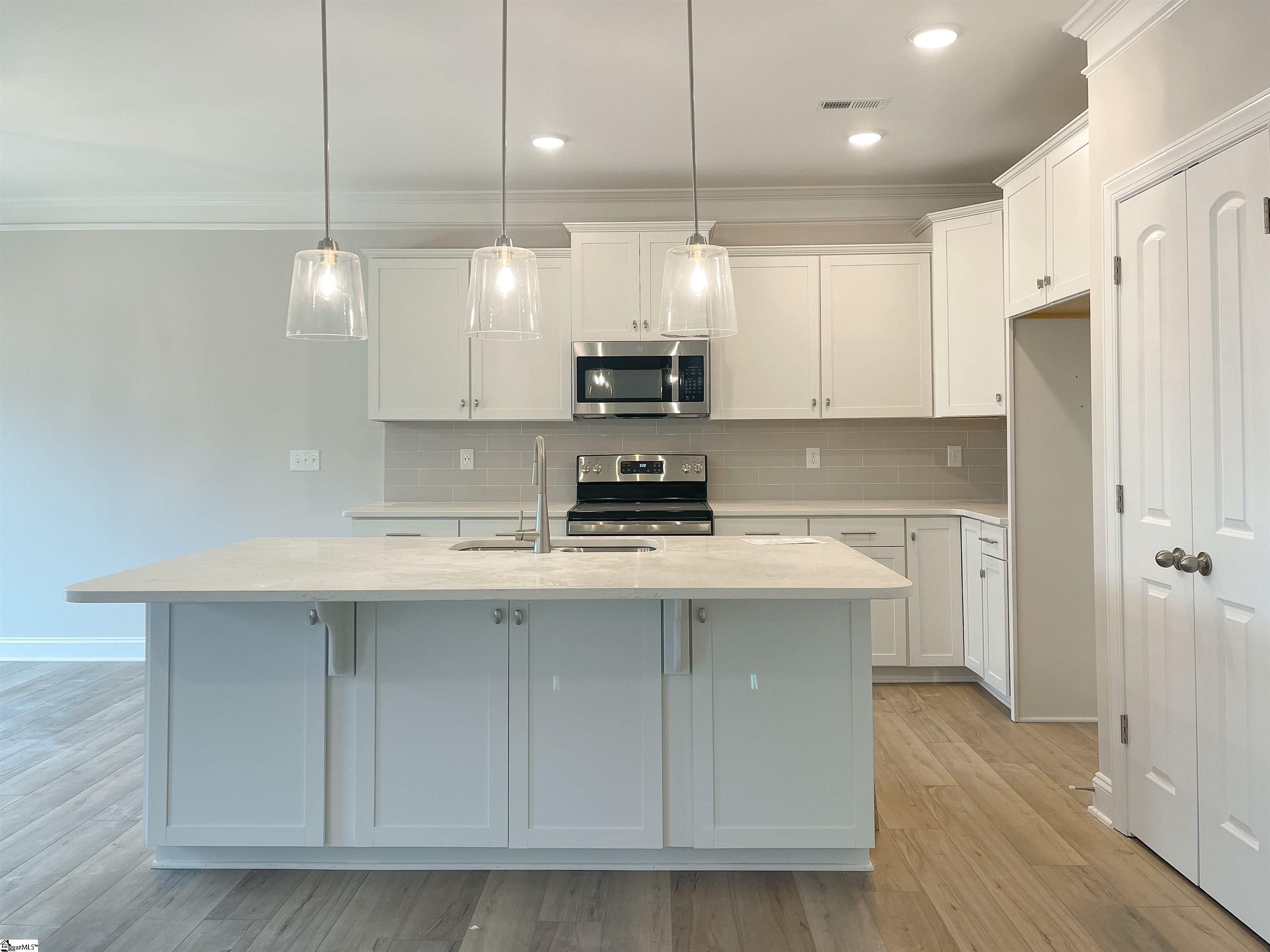 17 MacDee Way Greenville, SC 29607 - Photo 7 of 35 Gallery Image 7