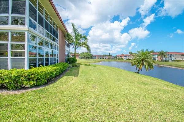 $1,700 | 66 Woodland Drive, Unit 106, Vero Beach, FL 32962
