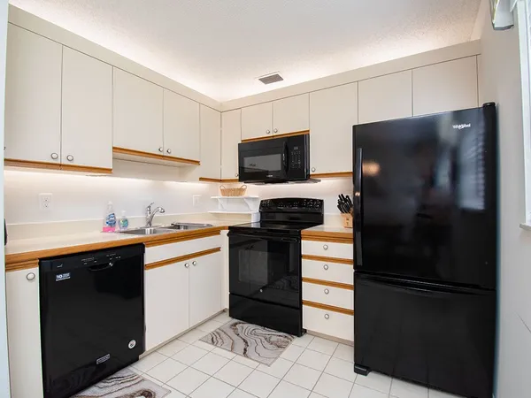 $1,700 | 66 Woodland Drive, Unit 106, Vero Beach, FL 32962