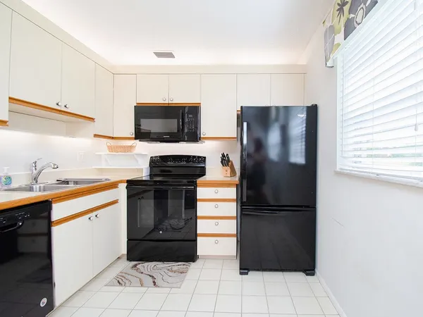 $1,700 | 66 Woodland Drive, Unit 106, Vero Beach, FL 32962