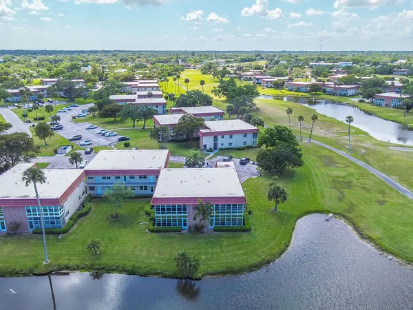$1,700 | 66 Woodland Drive, Unit 106, Vero Beach, FL 32962