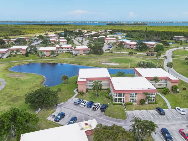 $1,700 | 66 Woodland Drive, Unit 106, Vero Beach, FL 32962