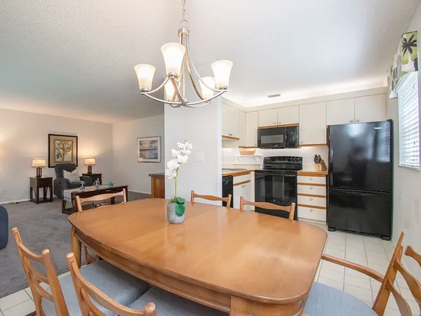 $1,700 | 66 Woodland Drive, Unit 106, Vero Beach, FL 32962