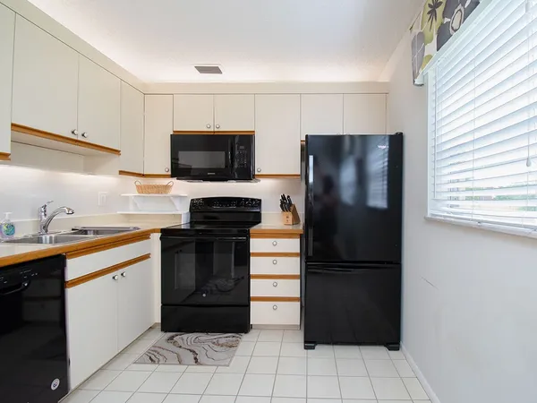 $1,700 | 66 Woodland Drive, Unit 106, Vero Beach, FL 32962