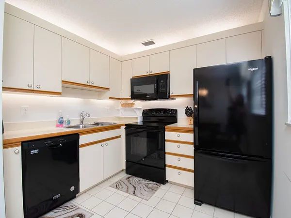 $1,700 | 66 Woodland Drive, Unit 106, Vero Beach, FL 32962