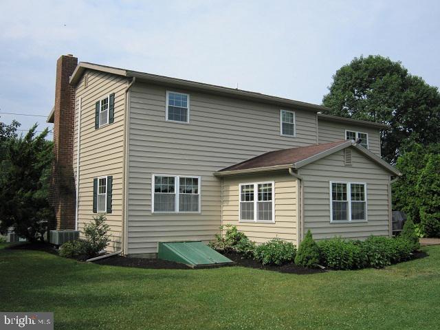 643 Lincoln Road Lititz, PA 17543 - Photo 4 of 14