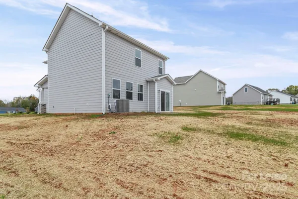 a view of a house with backyard and garden