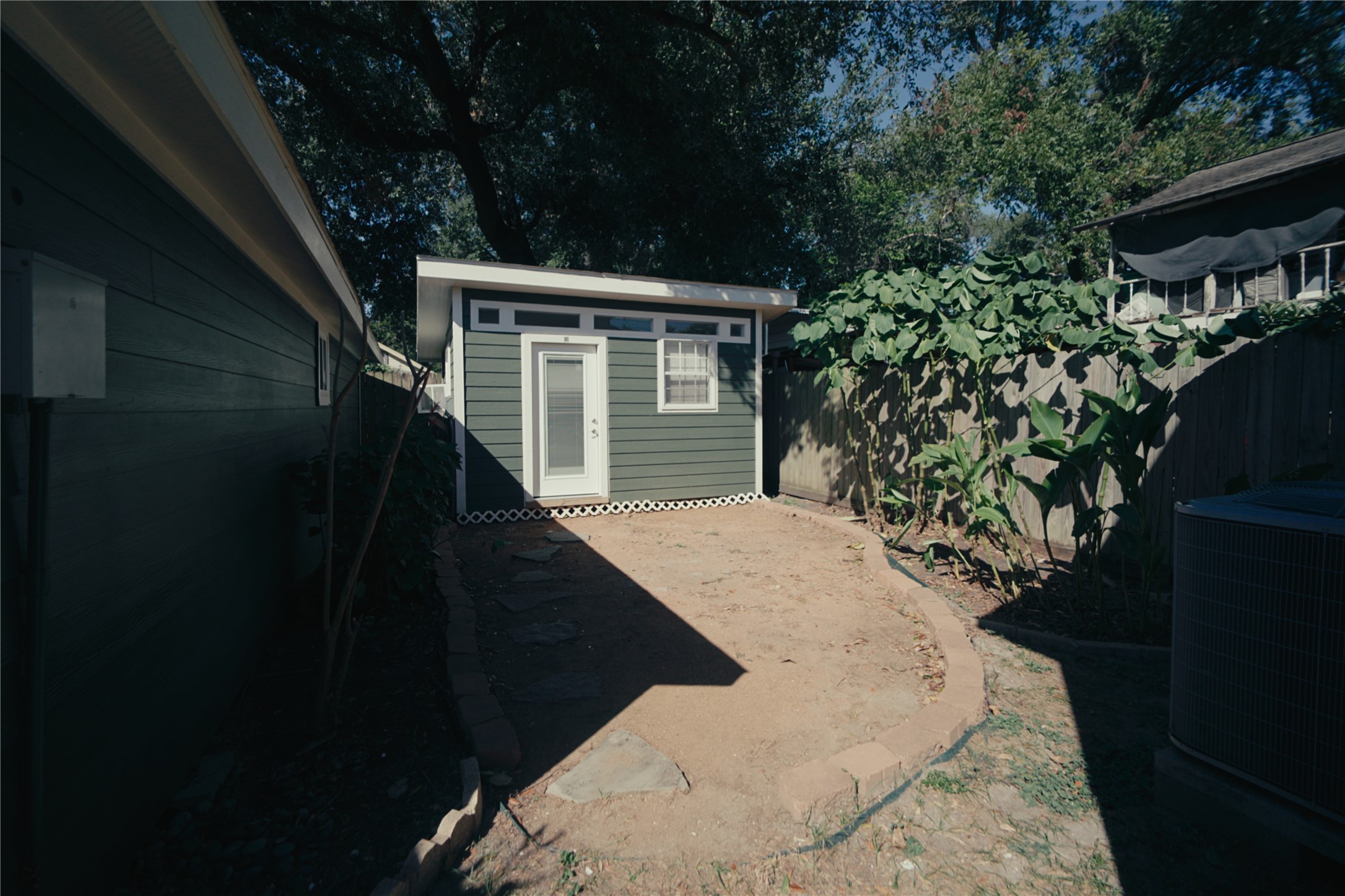 5105 Chapman Street Houston, TX 77009 - Photo 34 of 49 a backyard of a house with lots of green space