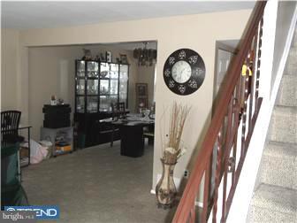 1811 Edgewood Place Clementon, NJ 08021 - Photo 3 of 11 Living Room