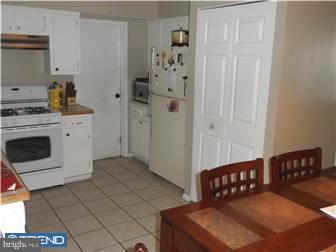 1811 Edgewood Place Clementon, NJ 08021 - Photo 5 of 11 Kitchen