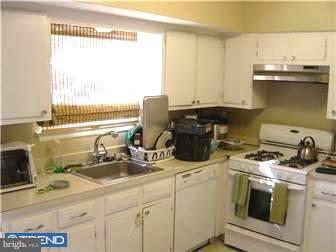 1811 Edgewood Place Clementon, NJ 08021 - Photo 6 of 11 Kitchen