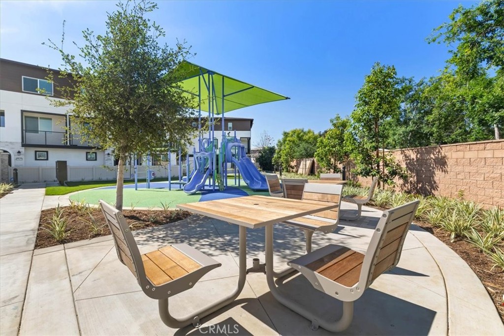 9548 Hannah Way Riverside, CA 92503 - Photo 4 of 8 Gallery Image 4