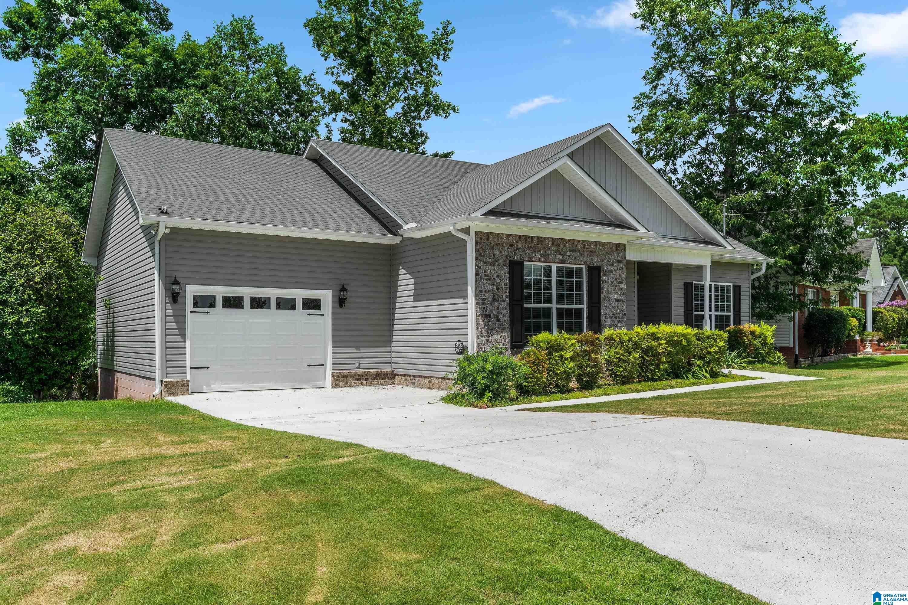 1594 Overlook Point Warrior, AL 35180 - Photo 2 of 51