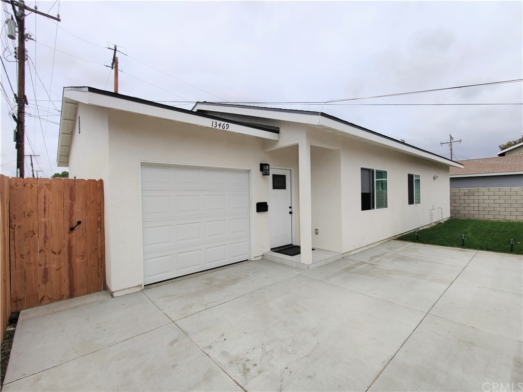 a view of a house with garage
