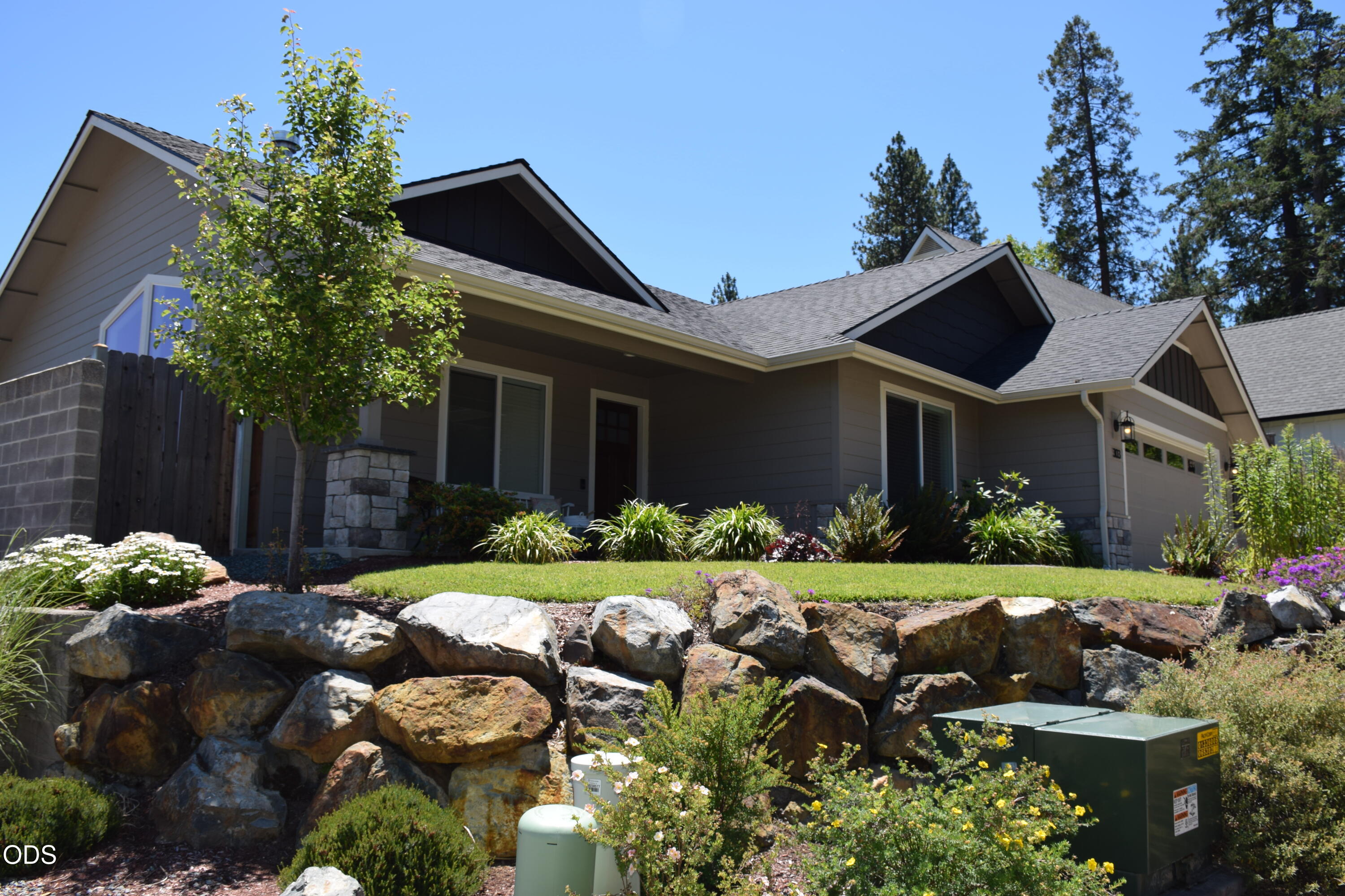 303 Northwest Collette Way Grants Pass, OR 97526 - Photo 1 of 23