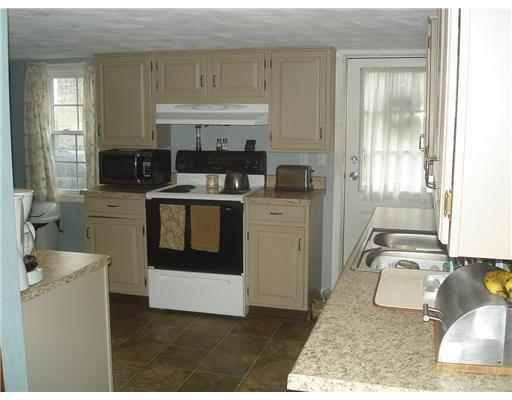 626 Keslar School Road Acme, PA 15610 - Photo 12 of 17 Kitchen.