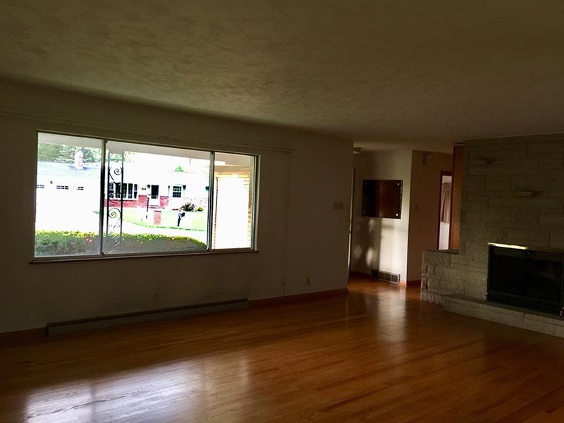 219 Courtland Road Indiana, PA 15701 - Photo 3 of 25 Living Room/Fireplace