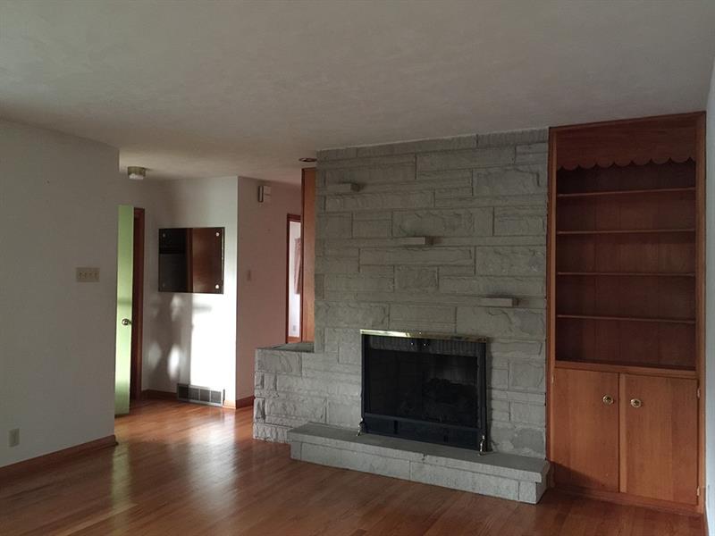 219 Courtland Road Indiana, PA 15701 - Photo 4 of 25 Living Room/Fireplace
