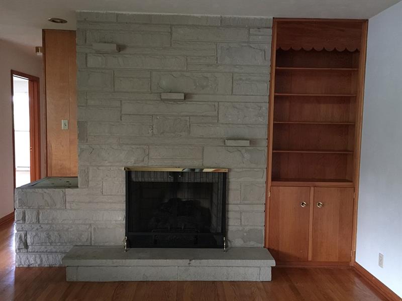 219 Courtland Road Indiana, PA 15701 - Photo 7 of 25 Living Room/Fireplace