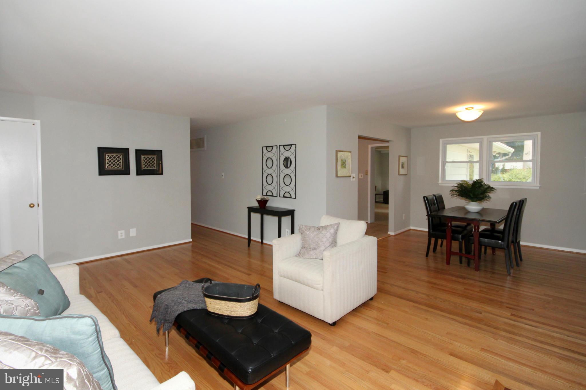 7602 Elgar Street Springfield, VA 22151 - Photo 4 of 30 Living Room