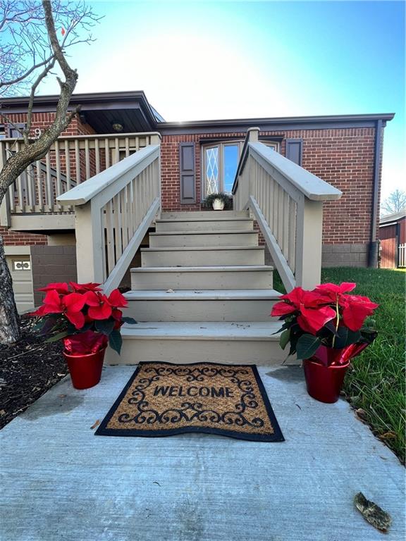 901 Greenhill Road Pittsburgh, PA 15209 - Photo 3 of 31 a view of entryway with wooden stairs