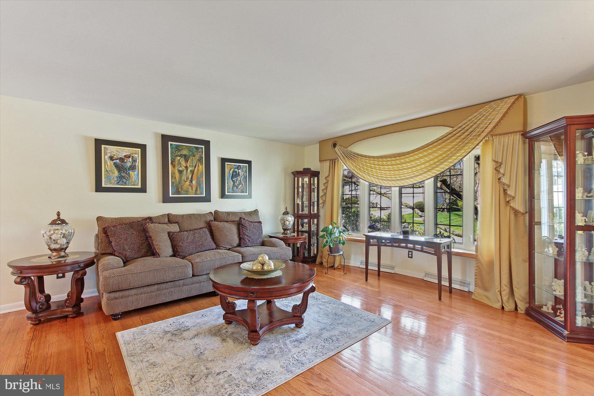 2805 Cambridge Road York, PA 17402 - Photo 3 of 28 Gallery Image 3