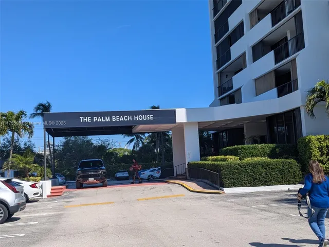 $400,000 | 5600 North Flagler Drive, Unit 304, West Palm Beach, FL 33407